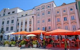 Hotel zum Goldenen Schiff